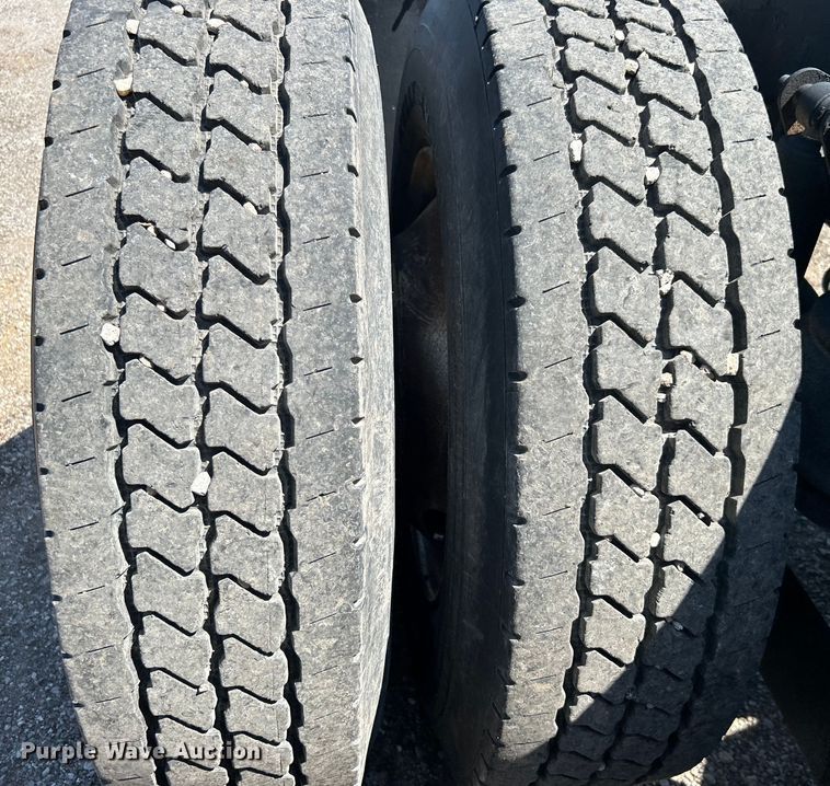 image for item EG1452 2006 Kenworth  T600B semi truck