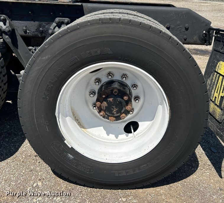 image for item EG1452 2006 Kenworth  T600B semi truck