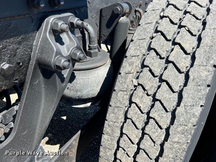 image for item EG1452 2006 Kenworth  T600B semi truck