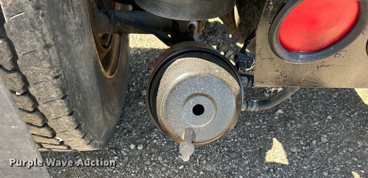 image for item EG1452 2006 Kenworth  T600B semi truck