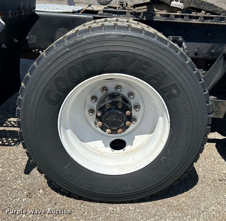 image for item EG1452 2006 Kenworth  T600B semi truck