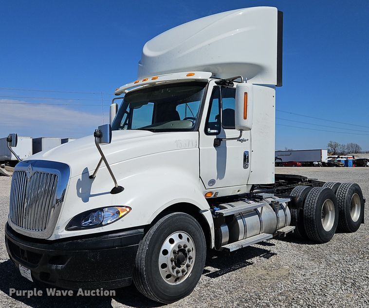image for item EI3657 2015 International  ProStar Plus 122 semi truck