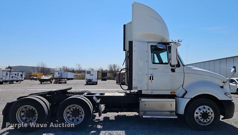 image for item EI3657 2015 International  ProStar Plus 122 semi truck