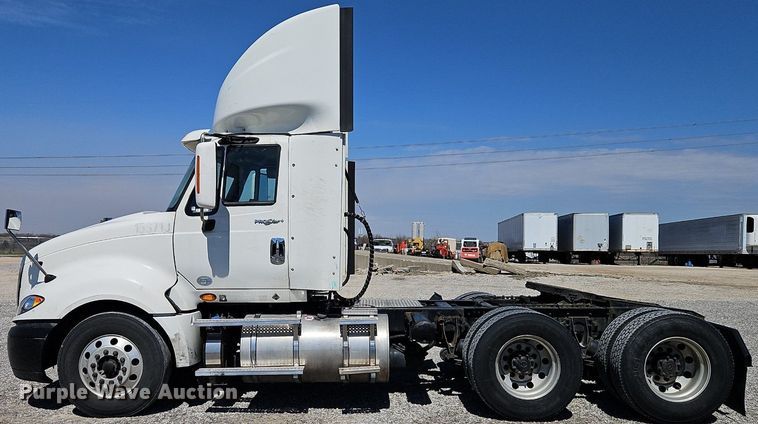image for item EI3657 2015 International  ProStar Plus 122 semi truck