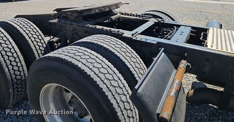 image for item EI3657 2015 International  ProStar Plus 122 semi truck