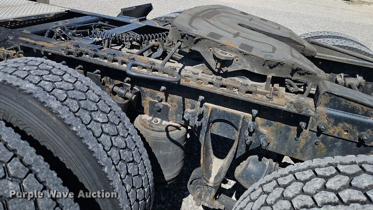 image for item EI3657 2015 International  ProStar Plus 122 semi truck