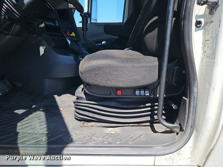 image for item EI3657 2015 International  ProStar Plus 122 semi truck