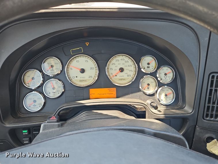 image for item EI3657 2015 International  ProStar Plus 122 semi truck