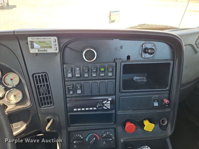 image for item EI3657 2015 International  ProStar Plus 122 semi truck