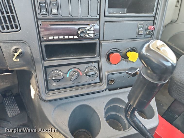 image for item EI3657 2015 International  ProStar Plus 122 semi truck