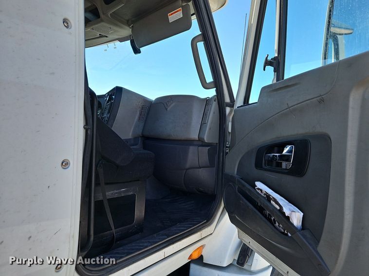 image for item EI3657 2015 International  ProStar Plus 122 semi truck