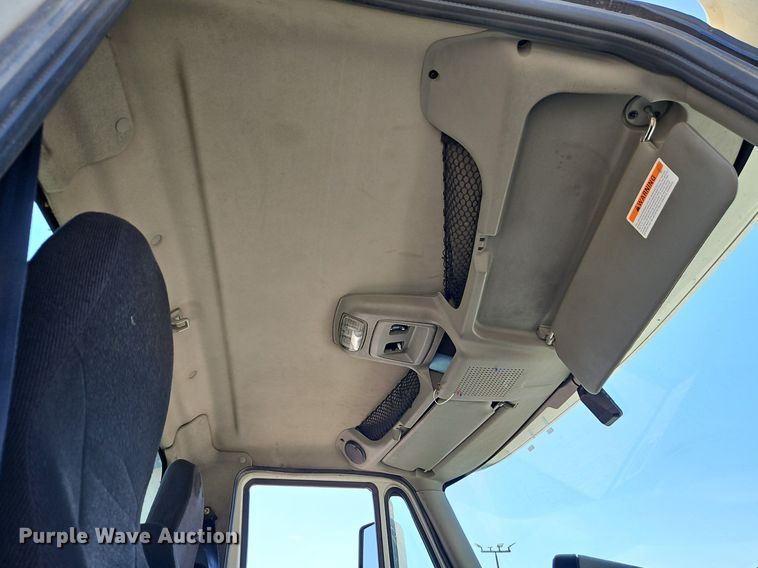 image for item EI3657 2015 International  ProStar Plus 122 semi truck