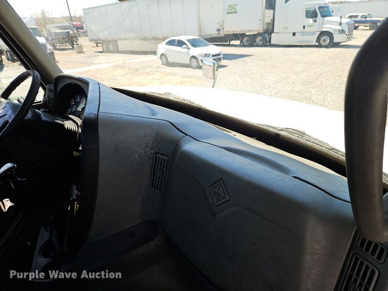 image for item EI3657 2015 International  ProStar Plus 122 semi truck