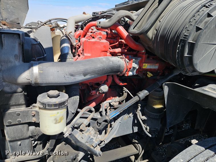 image for item EI3657 2015 International  ProStar Plus 122 semi truck