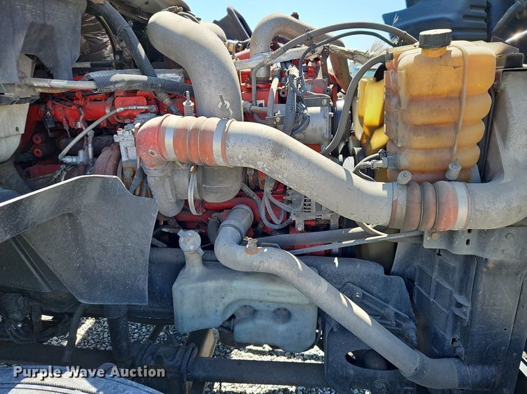 image for item EI3657 2015 International  ProStar Plus 122 semi truck