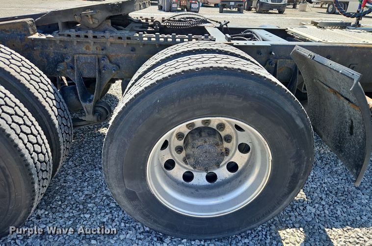 image for item EI3657 2015 International  ProStar Plus 122 semi truck