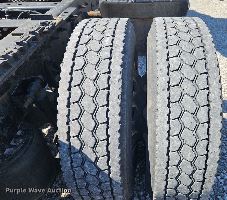 image for item EI3657 2015 International  ProStar Plus 122 semi truck