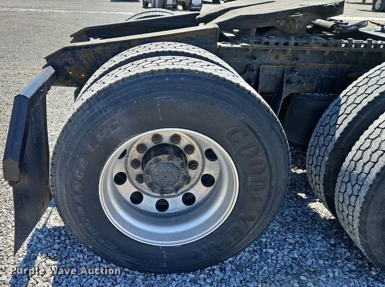 image for item EI3657 2015 International  ProStar Plus 122 semi truck