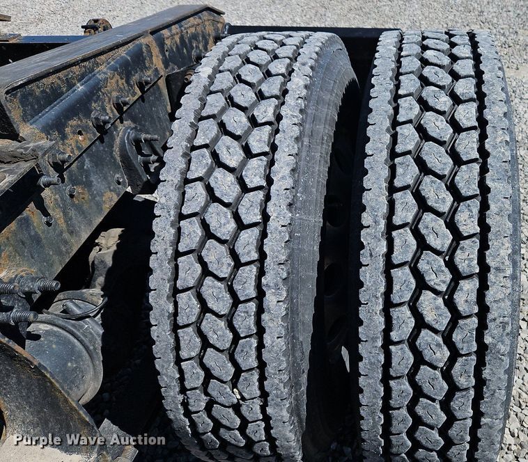 image for item EI3657 2015 International  ProStar Plus 122 semi truck