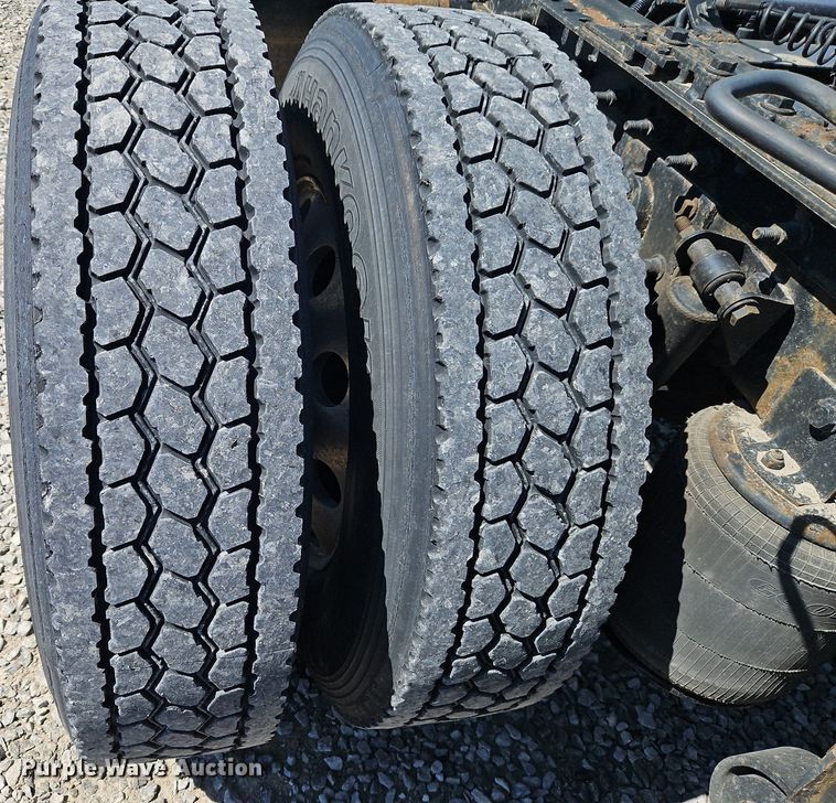 image for item EI3657 2015 International  ProStar Plus 122 semi truck