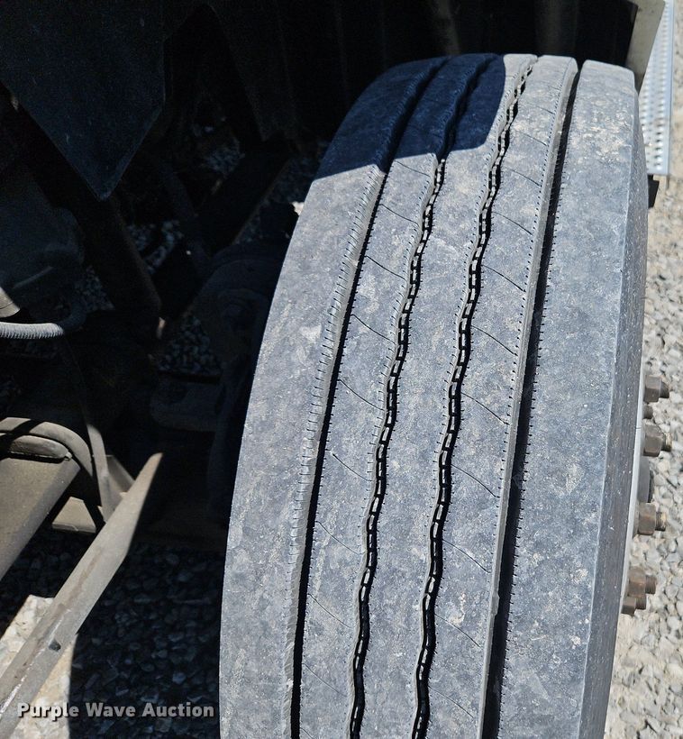 image for item EI3657 2015 International  ProStar Plus 122 semi truck