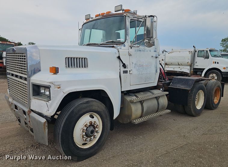 image for item EI3990 1989 Ford LTL9000 semi truck
