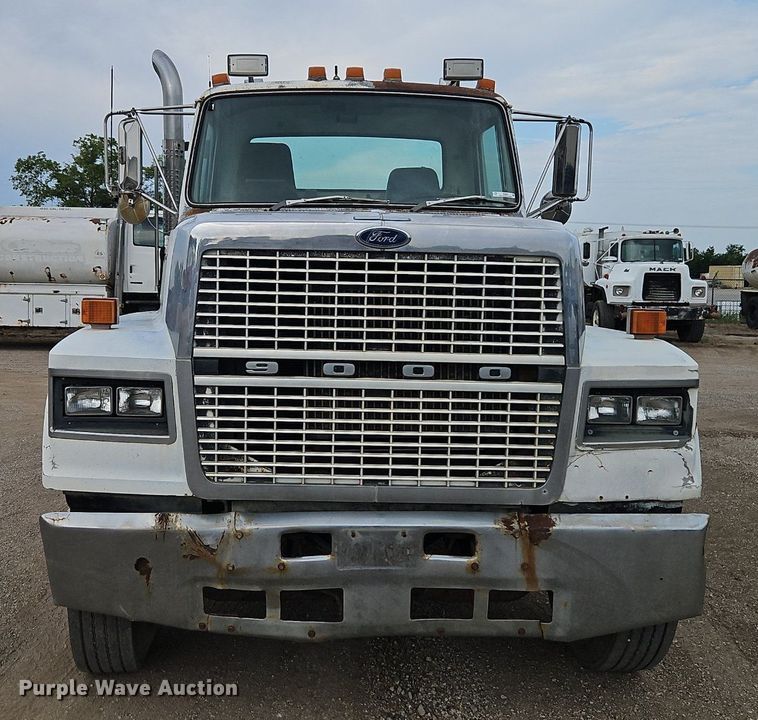 image for item EI3990 1989 Ford LTL9000 semi truck