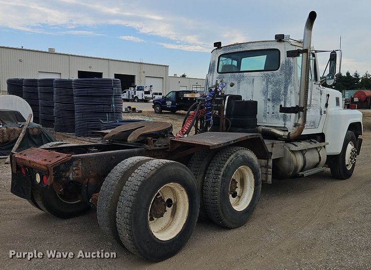 image for item EI3990 1989 Ford LTL9000 semi truck
