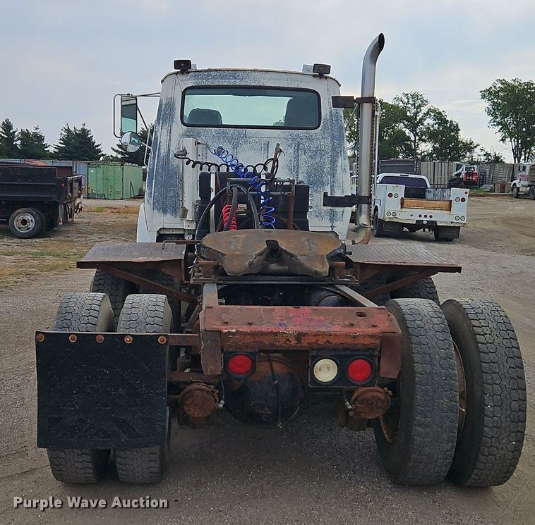 image for item EI3990 1989 Ford LTL9000 semi truck