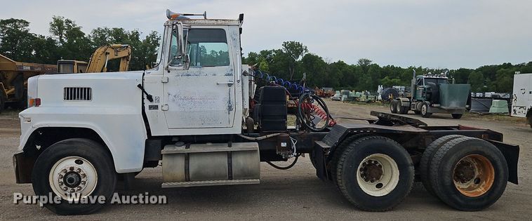 image for item EI3990 1989 Ford LTL9000 semi truck