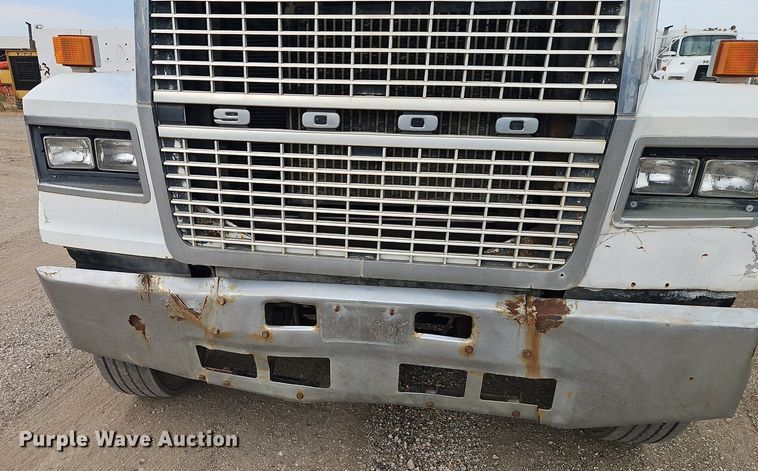 image for item EI3990 1989 Ford LTL9000 semi truck