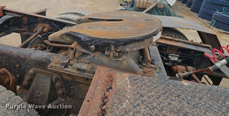 image for item EI3990 1989 Ford LTL9000 semi truck