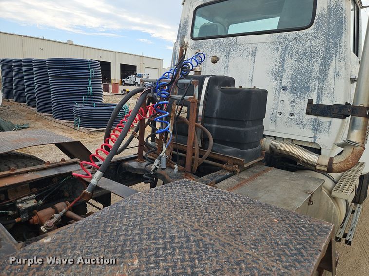 image for item EI3990 1989 Ford LTL9000 semi truck