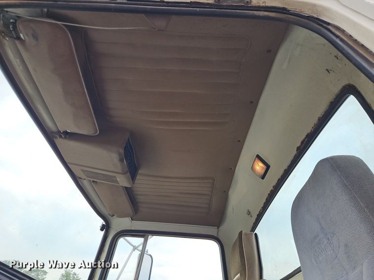 image for item EI3990 1989 Ford LTL9000 semi truck