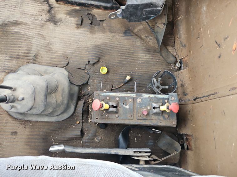 image for item EI3990 1989 Ford LTL9000 semi truck