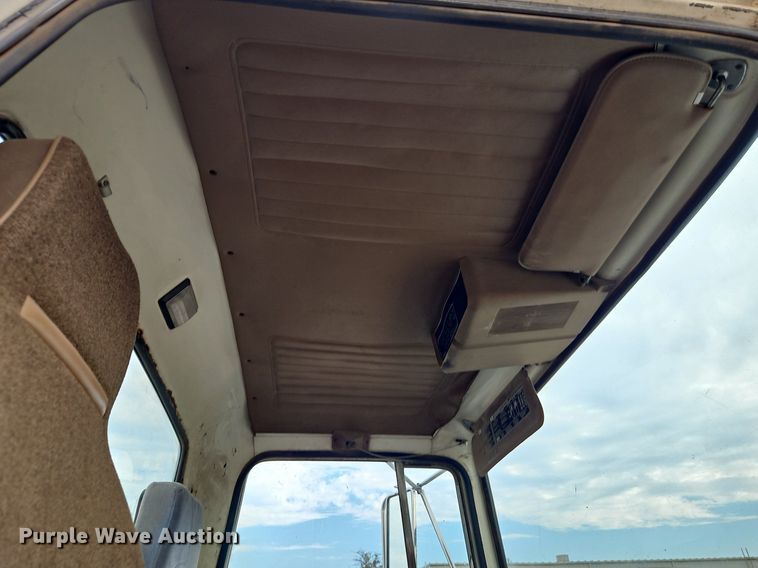 image for item EI3990 1989 Ford LTL9000 semi truck