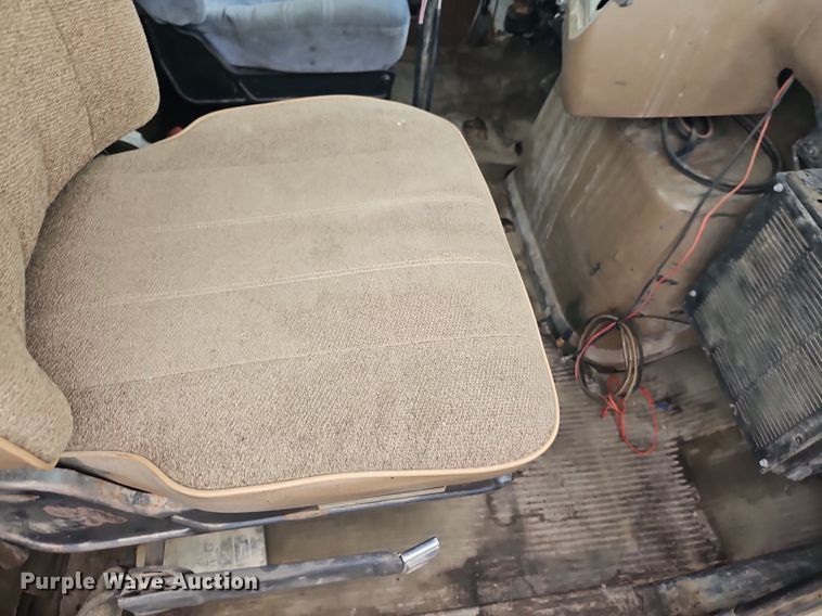 image for item EI3990 1989 Ford LTL9000 semi truck