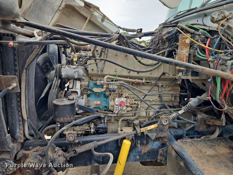 image for item EI3990 1989 Ford LTL9000 semi truck