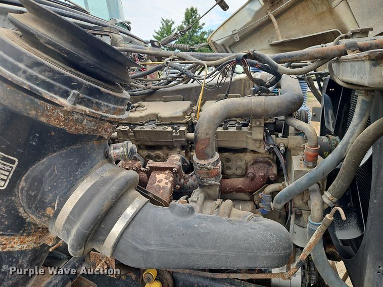 image for item EI3990 1989 Ford LTL9000 semi truck