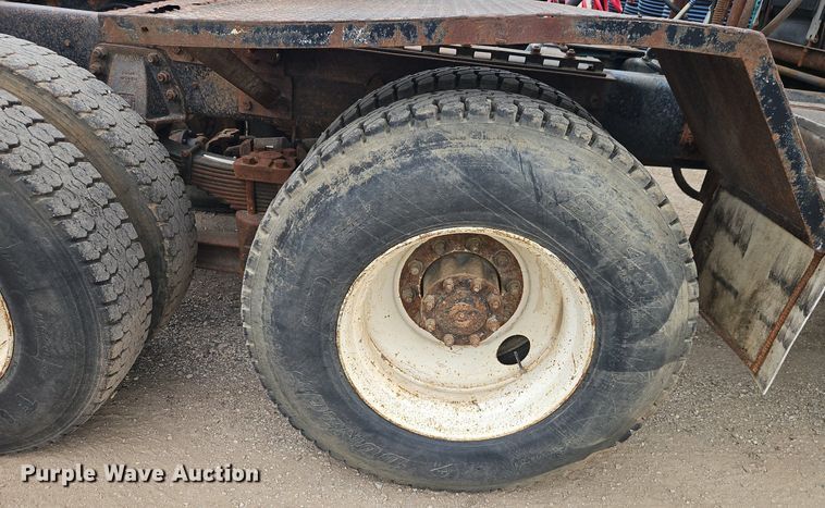 image for item EI3990 1989 Ford LTL9000 semi truck