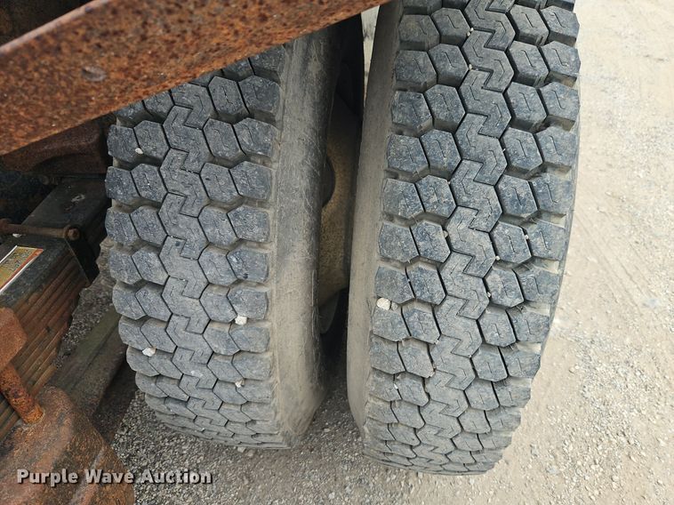 image for item EI3990 1989 Ford LTL9000 semi truck