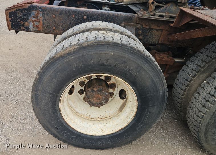 image for item EI3990 1989 Ford LTL9000 semi truck