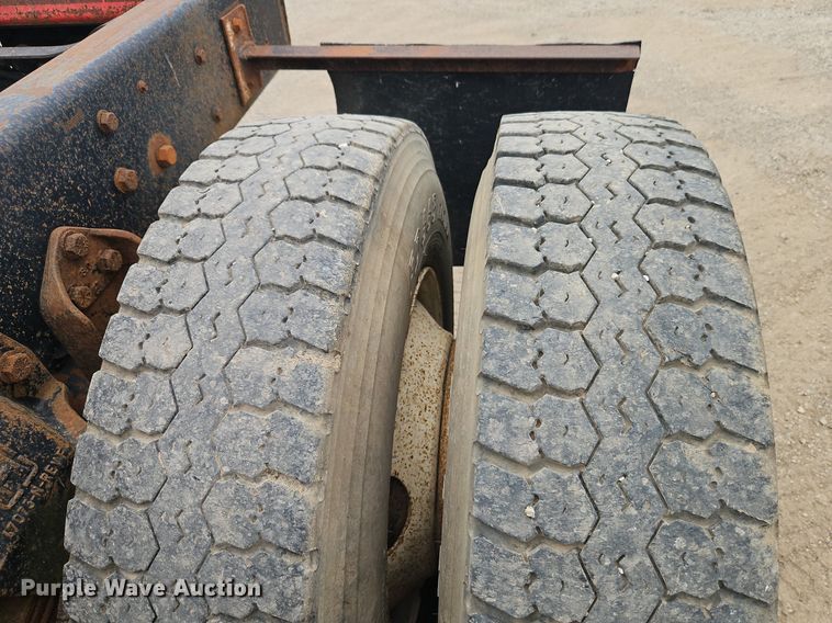 image for item EI3990 1989 Ford LTL9000 semi truck