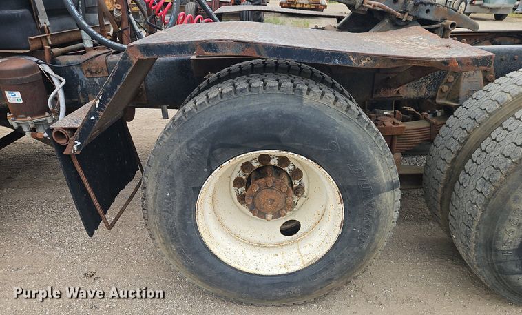 image for item EI3990 1989 Ford LTL9000 semi truck