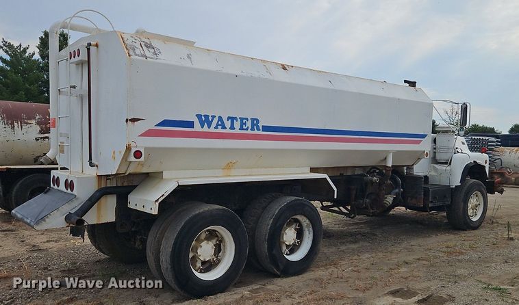 image for item EI3991 1988 Mack water truck