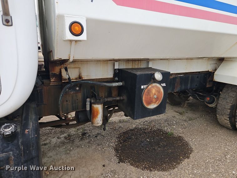 image for item EI3991 1988 Mack water truck