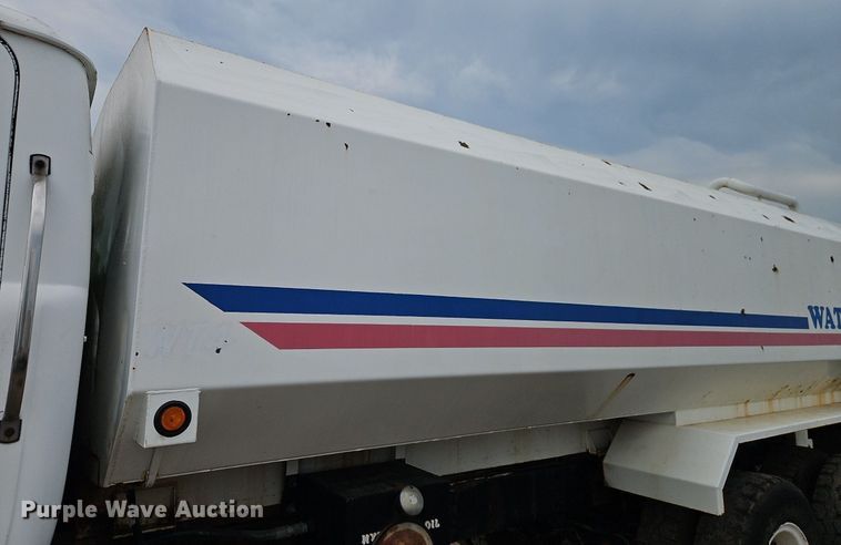 image for item EI3991 1988 Mack water truck