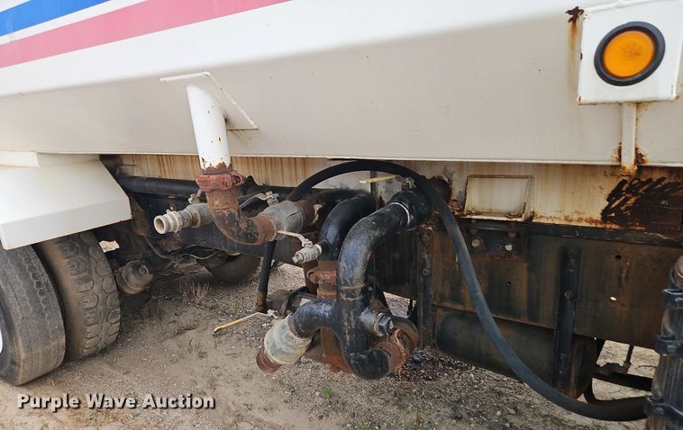 image for item EI3991 1988 Mack water truck