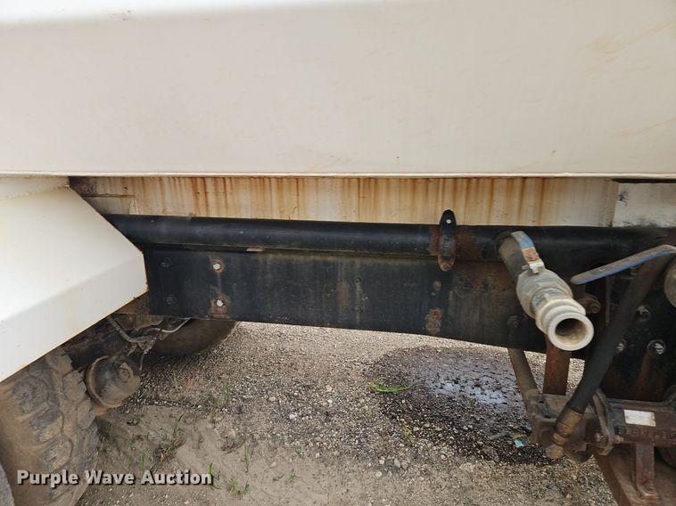image for item EI3991 1988 Mack water truck