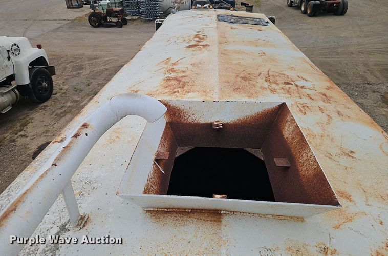 image for item EI3991 1988 Mack water truck